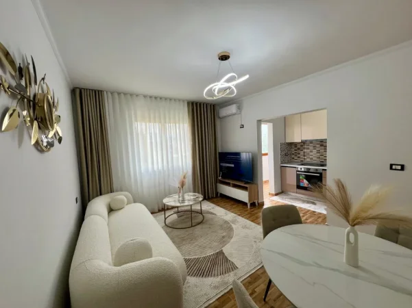 Tirane, jepet me qera apartament 1+1+Ballkon Kati 3, 70 m² 400 € (Allias)
