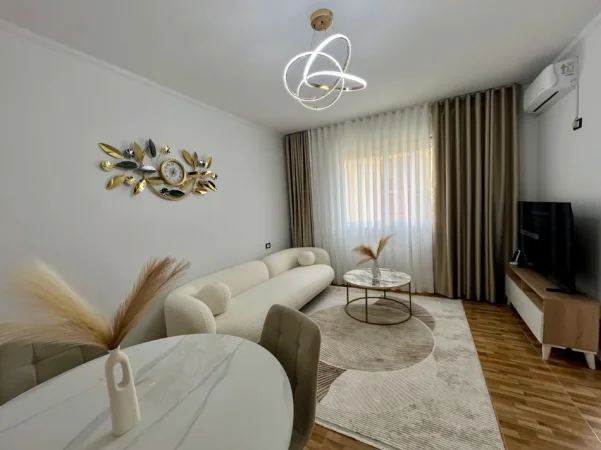 Tirane, jepet me qera apartament 1+1+Ballkon Kati 3, 70 m² 400 € (Allias)