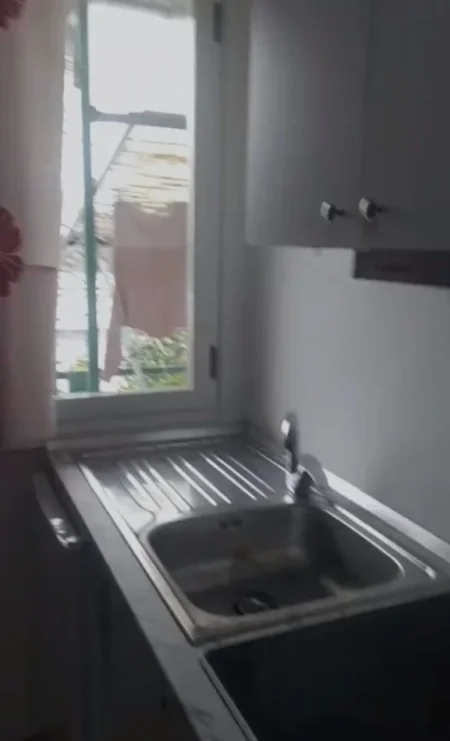 Tirane, jepet me qera apartament 1+1 Kati 3, 50 m² 250 € (Laprakë)