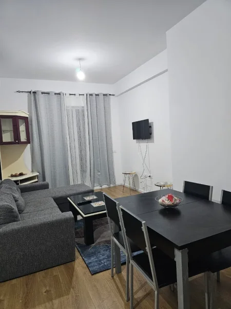 Tirane, jepet me qera apartament 1+1 , 60 m² 430 € (Ali Demi)