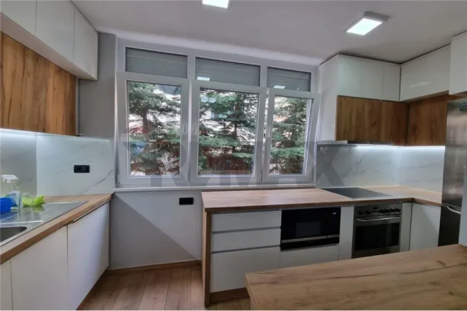 Tirane, jepet me qera apartament 1+1 Kati 1, 69 m² 650 € 