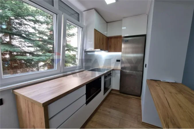 Tirane, jepet me qera apartament 1+1 Kati 1, 69 m² 650 € 