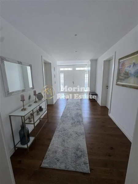 Tirane, jepet me qera apartament 3+1 Kati 1, 370 m² 1.500 € (Laknas)