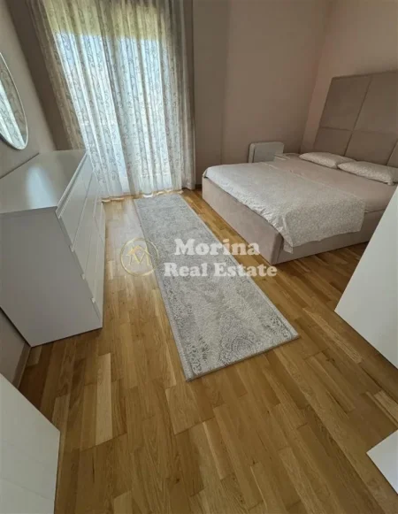 Tirane, jepet me qera apartament 3+1 Kati 1, 370 m² 1.500 € (Laknas)
