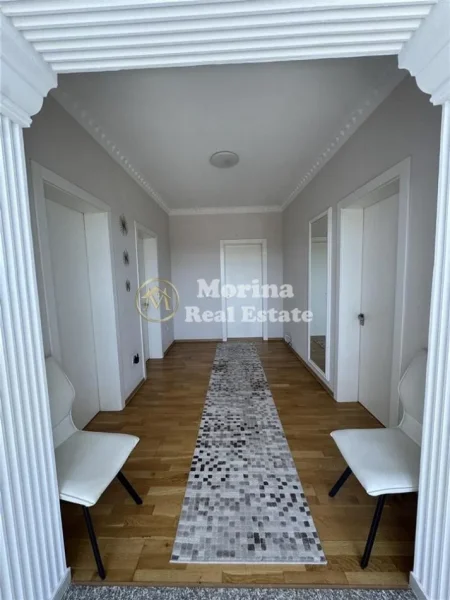 Tirane, jepet me qera apartament 3+1 Kati 1, 370 m² 1.500 € (Laknas)