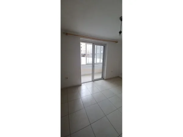 Tirane, jepet me qera apartament 3+1 Kati 2, 67 m² 350 € (Xhamlliku,Tirane)