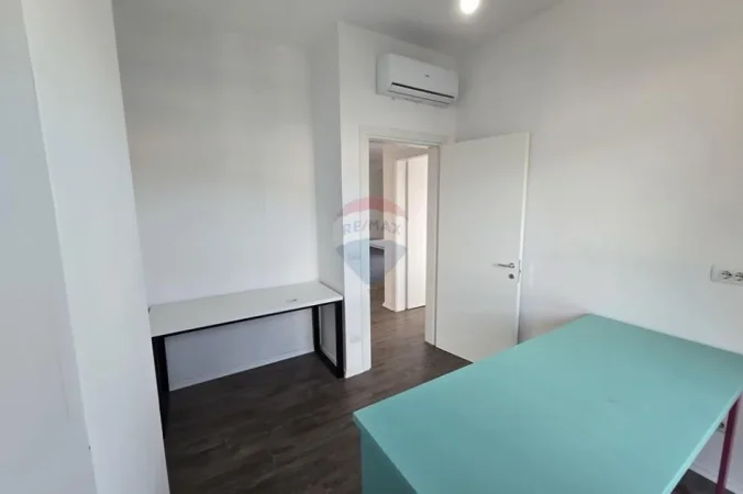 Tirane, jepet me qera zyre , 102 m² 1.200 € (Tirana Garden Building)