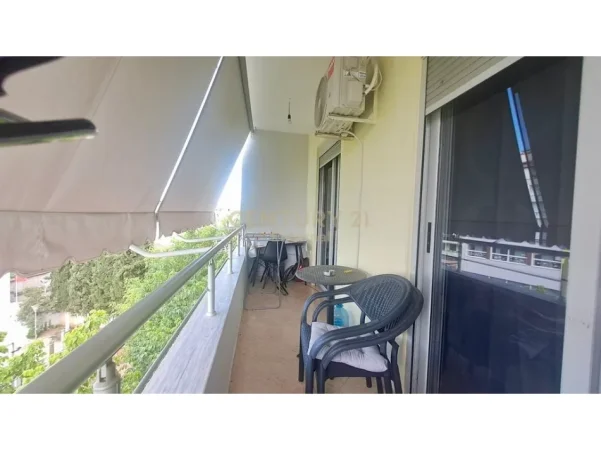 Tirane, jepet me qera apartament 1+1 Kati 3, 52 m² 450 € (xhamllik)