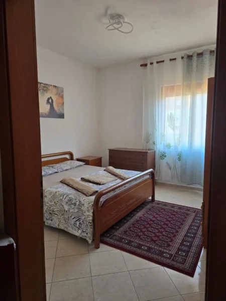Tirane, jepet me qera apartament 2+1 Kati 3, 120 m² 650 € (Rruga Siri Kodra)