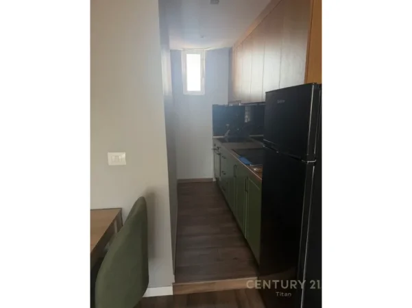 Tirane, jepet me qera apartament 1+1 Kati 5, 60 m² 600 € (Pazari i ri)