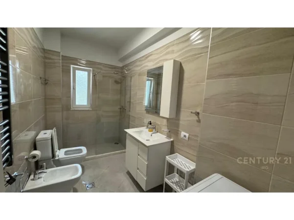 Tirane, jepet me qera apartament 2+1 Kati 3, 107 m² 750 € (Kopshti Botanik)