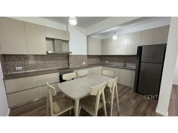 Tirane, jepet me qera apartament 2+1 Kati 3, 107 m² 750 € (Kopshti Botanik)