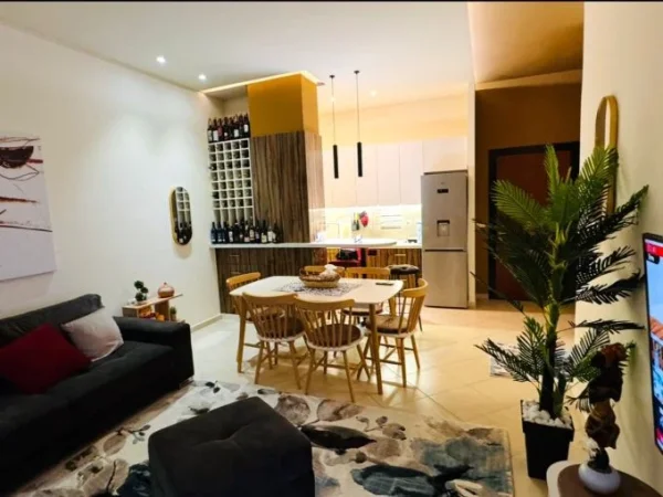 Tirane, jepet me qera apartament 1+1 Kati 1, 70 m² 650 € (kodra e diellit)