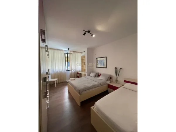 Tirane, jepet me qera 1+1 Kati 1, 570 € 