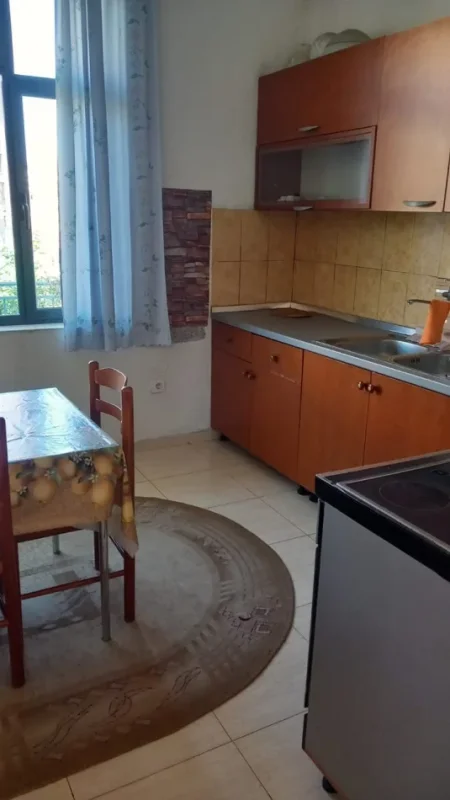 Tirane, jepet me qera apartament 2+1 Kati 2, 100 m² 400 € (Rruga Bajram Allaraj)
