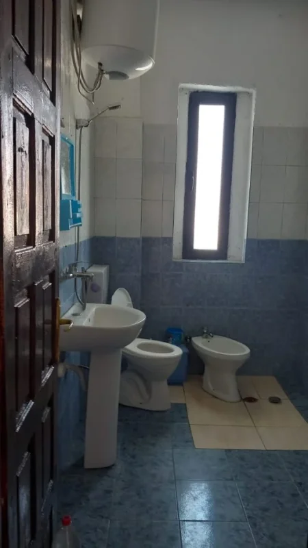 Tirane, jepet me qera apartament 2+1 Kati 2, 100 m² 400 € (Rruga Bajram Allaraj)