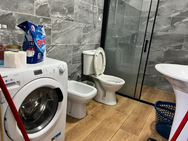Tirane, jepet me qera apartament 1+1 Kati 10, 90 m² 680 € (Rruga e Kavajes)