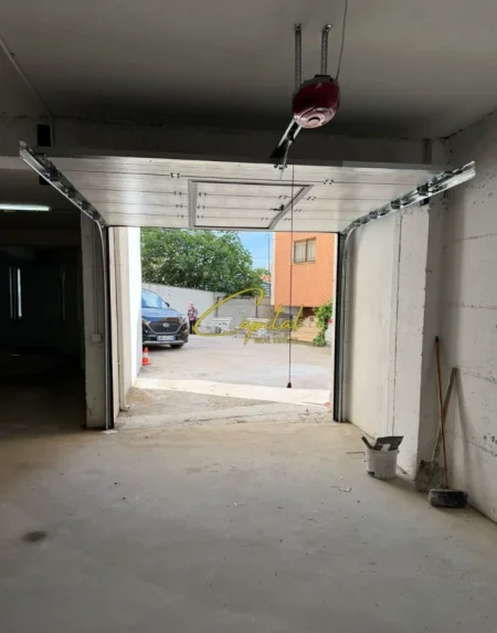 Tirane, jepet me qera magazine Kati 0, 500 m² 2.000 € (SHKOZE)