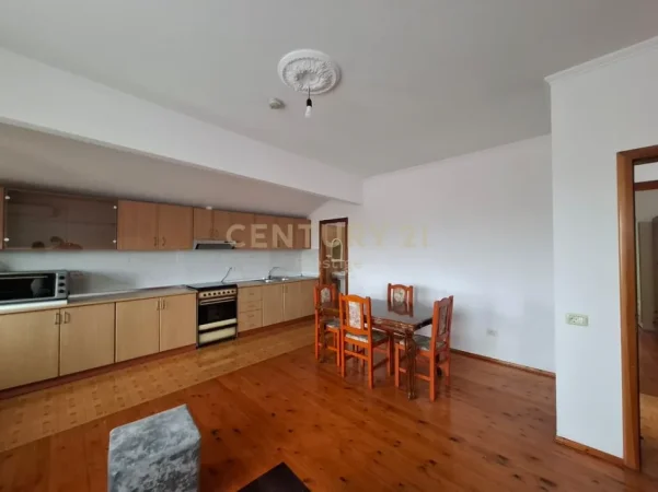 Tirane, jepet me qera Vile 2+1+Ballkon Kati 4, 121 m² 450 € (Shkoze)