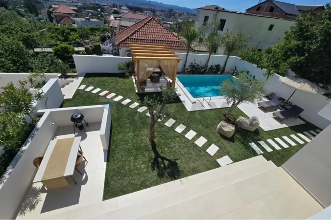 Tirane, shitet Vile 4+1 , 480 m² 590.000 € 