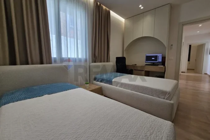 Tirane, shitet Vile 4+1 , 480 m² 590.000 € 