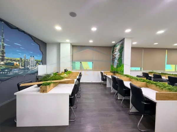 Tirane, jepet me qera zyre Kati 1, 202 m² 2.500 € (Rruga e Kavajes)