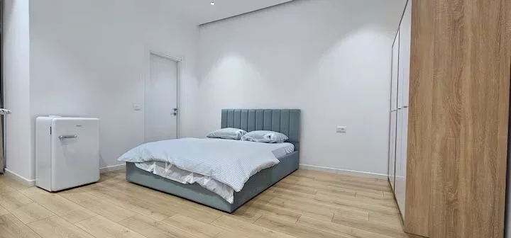 Tirane, jepet me qera apartament 2+1 Kati 3, 125 m² 1.200 € (Rruga e Kavajes)
