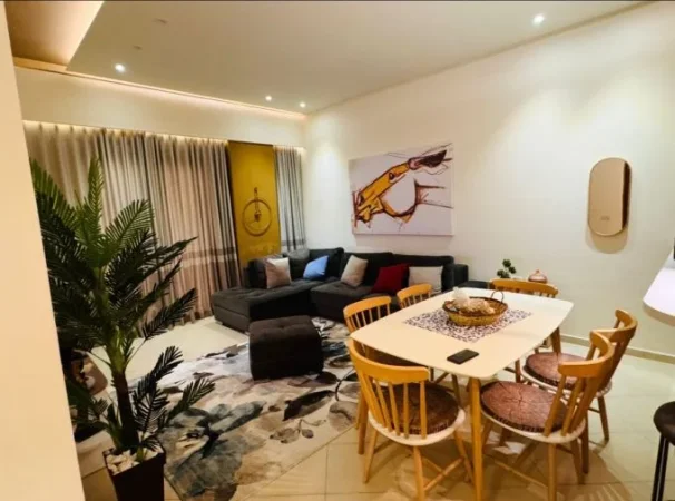 Tirane, jepet me qera apartament 1+1+Aneks+Ballkon Kati 1, 70 m² 650 € (kodra e diellit)