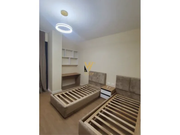 Tirane, jepet me qera apartament 2+1+Ballkon Kati 1, 120 m² 1.300 € (LIQENI I THATE)