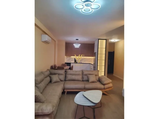 Tirane, jepet me qera apartament 2+1+Ballkon Kati 1, 120 m² 1.300 € (LIQENI I THATE)