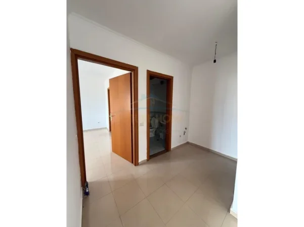 Tirane, jepet me qera ambjent biznesi Kati 8, 104 m² 800 € (Rruga e Kosovareve, Tirane)
