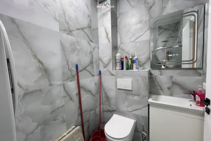 Tirane, jepet me qera apartament 1+1 Kati 4, 65 m² 650 € (Ish Tregu Elektrik)