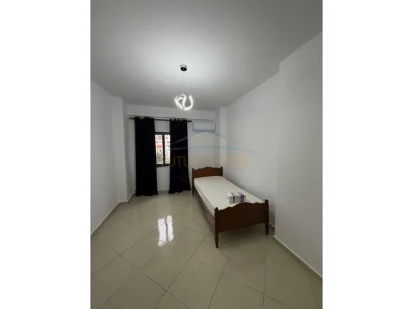 Tirane, jepet me qera apartament 2+1 Kati 4, 90 m² 600 € 
