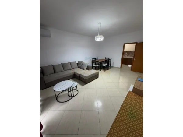 Tirane, jepet me qera apartament 2+1 Kati 4, 90 m² 600 € 