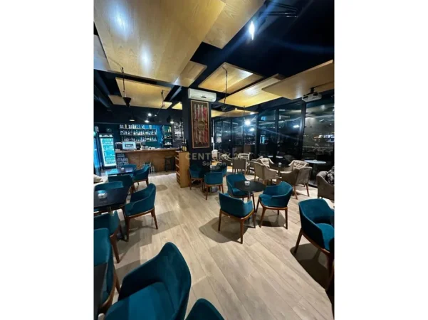 Tirane, jepet me qera bar-kafe Kati 0, 124 m² 1.500 € (Bulevardi Bajram Curri)