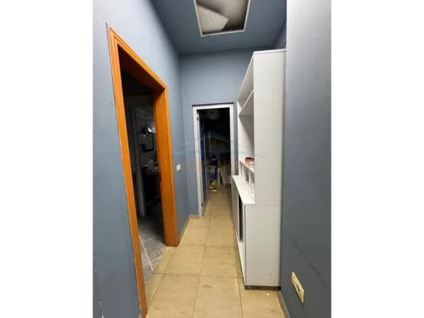 Tirane, jepet me qera ambjent biznesi Kati 1, 158 m² 2.300 € (Rruga Ferit Xhajko, Tiranë.)