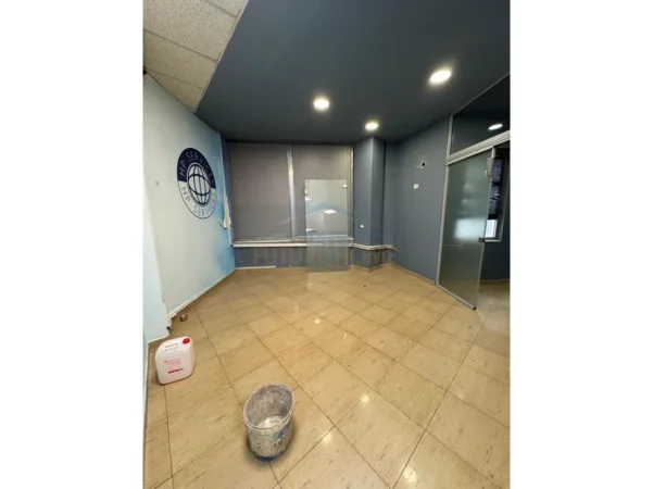 Tirane, jepet me qera ambjent biznesi Kati 1, 158 m² 2.300 € (Rruga Ferit Xhajko, Tiranë.)