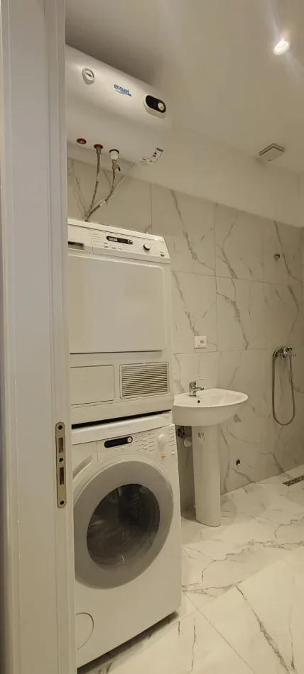 Tirane, jepet me qera apartament 1+1 , 57 m² 525 € (Pranë Xhangollit, Kodra e Diellit)