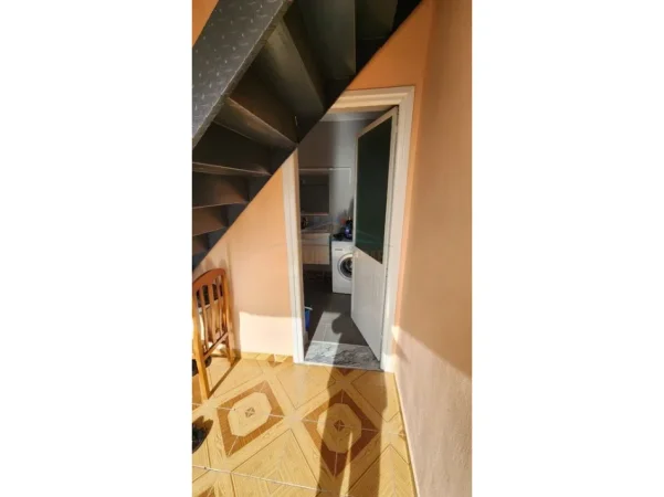 Tirane, jepet me qera apartament 2+1 Kati 2, 132 m² 450 € (Babrru, Tirane)