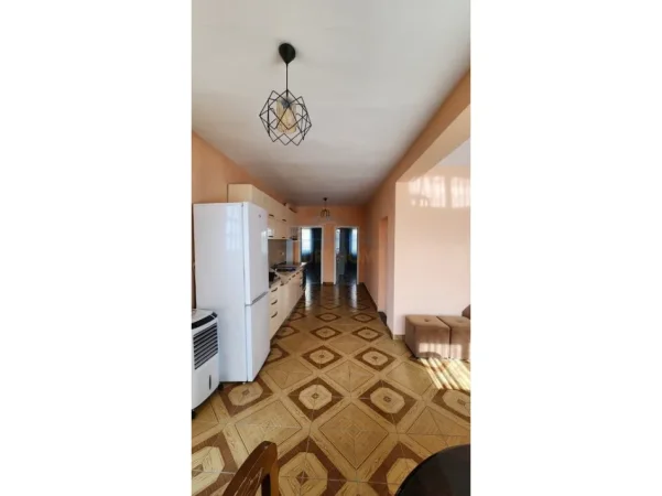 Tirane, jepet me qera apartament 2+1 Kati 2, 132 m² 450 € (Babrru, Tirane)