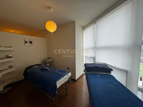Tirane, jepet me qera ambjent biznesi Kati 0, 100 m² 1.000 € (ISH EKSPOZITA)