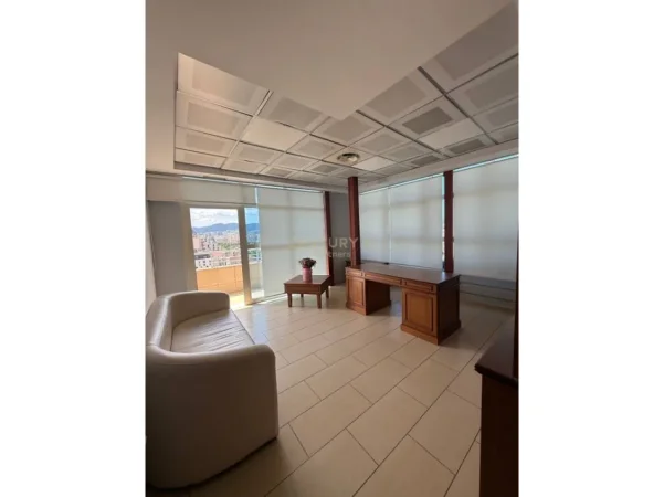 Tirane, jepet me qera zyre Kati 9, 450 m² 6.000 € (Spitali Gjerman)