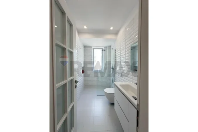 Tirane, jap me qera apartament 1+1+Ballkon Kati 3, 75 m² 850 € (Garda- Ish Blloku)
