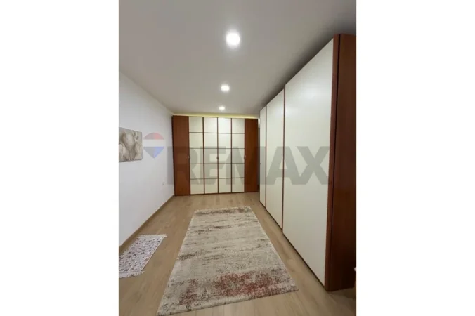 Tirane, jap me qera apartament 1+1+Ballkon Kati 3, 75 m² 850 € (Garda- Ish Blloku)