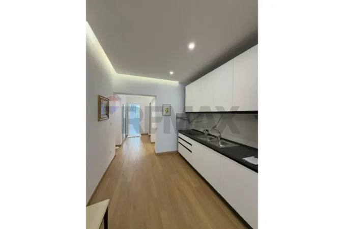 Tirane, jap me qera apartament 1+1+Ballkon Kati 3, 75 m² 850 € (Garda- Ish Blloku)