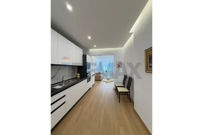 Tirane, jap me qera apartament 1+1+Ballkon Kati 3, 75 m² 850 € (Garda- Ish Blloku)