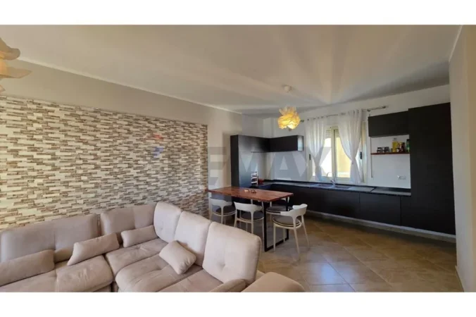 Vlore, shitet apartament 2+1 Kati 10, 100 m² (Lungomare)