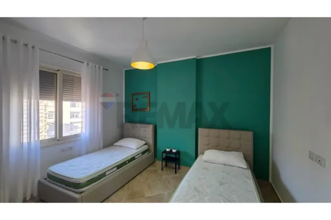 Vlore, shitet apartament 2+1 Kati 10, 100 m² (Lungomare)