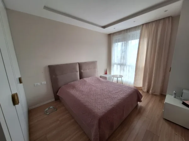 Tirane, shitet apartament 2+1+Aneks+Ballkon , 91 m² 240.000 € (laprake)