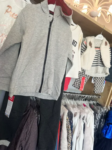 Tirane, shes Shiten veshje femijesh me shumice